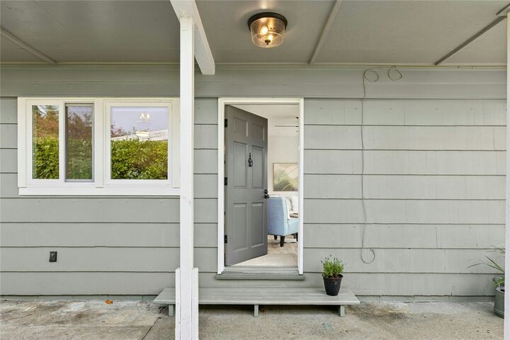 Property Photo:  670  Dayton Avenue NE  WA 98056 