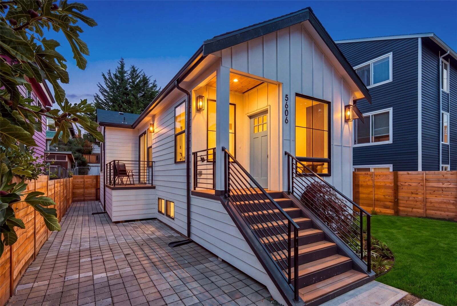 Property Photo:  5606  11th Avenue NE  WA 98105 
