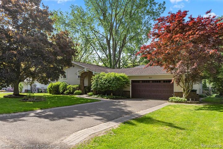 Property Photo: 1557 Knob Hill Drive MI 48382