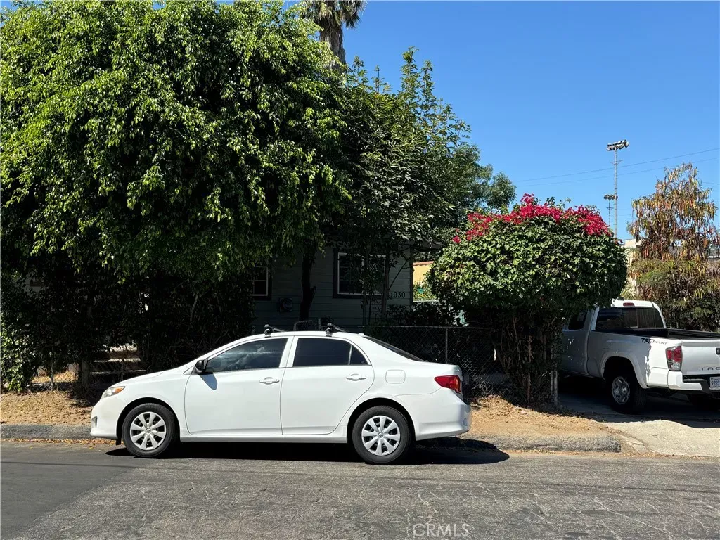 Property Photo: 1930 Blake CA 90039
