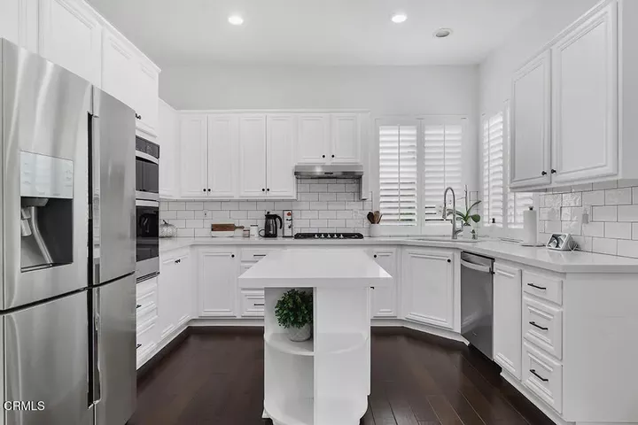 Property Photo:  609 Camino Del Sol  CA 91320 