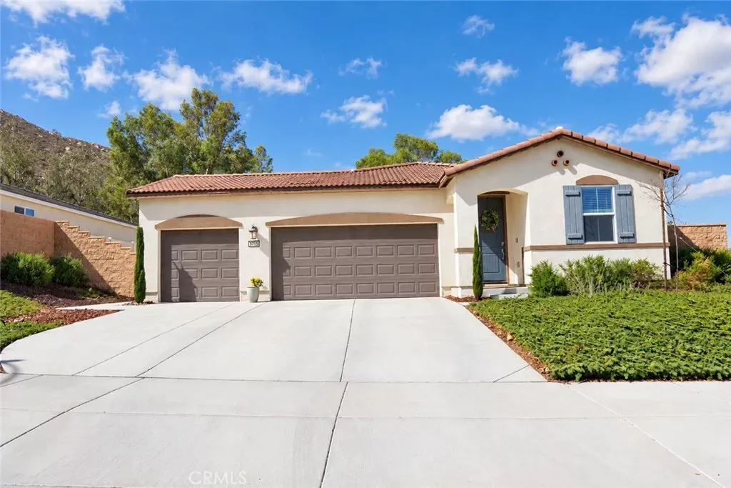 Property Photo:  29715 Tanoak Ct  CA 92596 