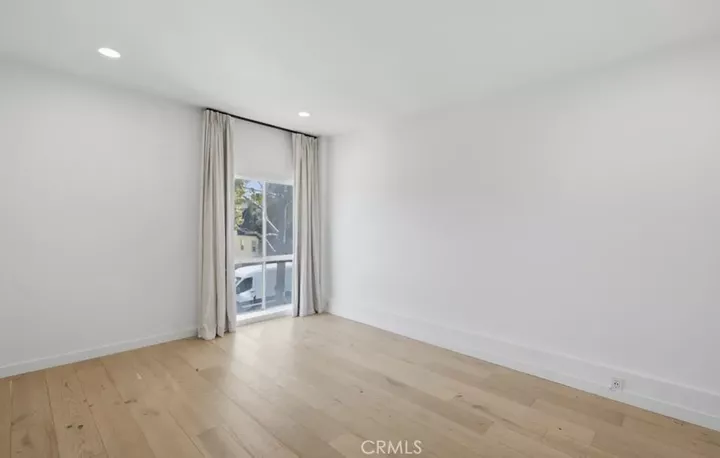 Property Photo:  1115 S Elm 213  CA 90035 