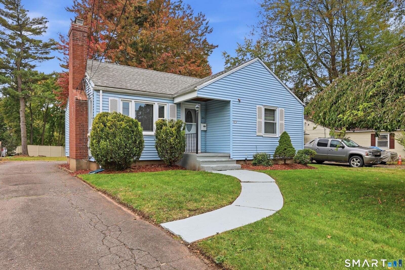 Property Photo:  21 Elmfield Street  CT 06110 