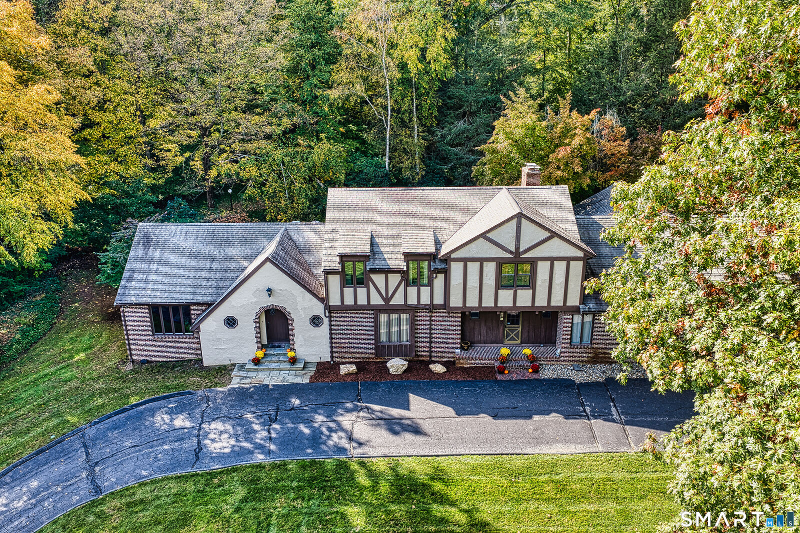 Property Photo:  14 Tulip Tree Lane  CT 06525 