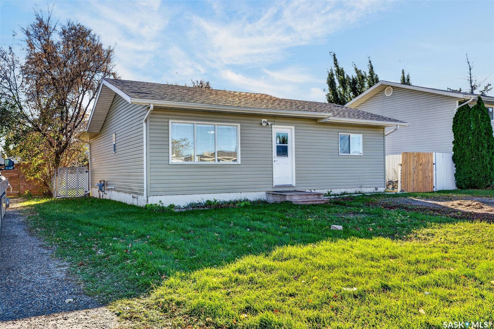 Property Photo:  147 30th Street E  SK S6V 1Z2 