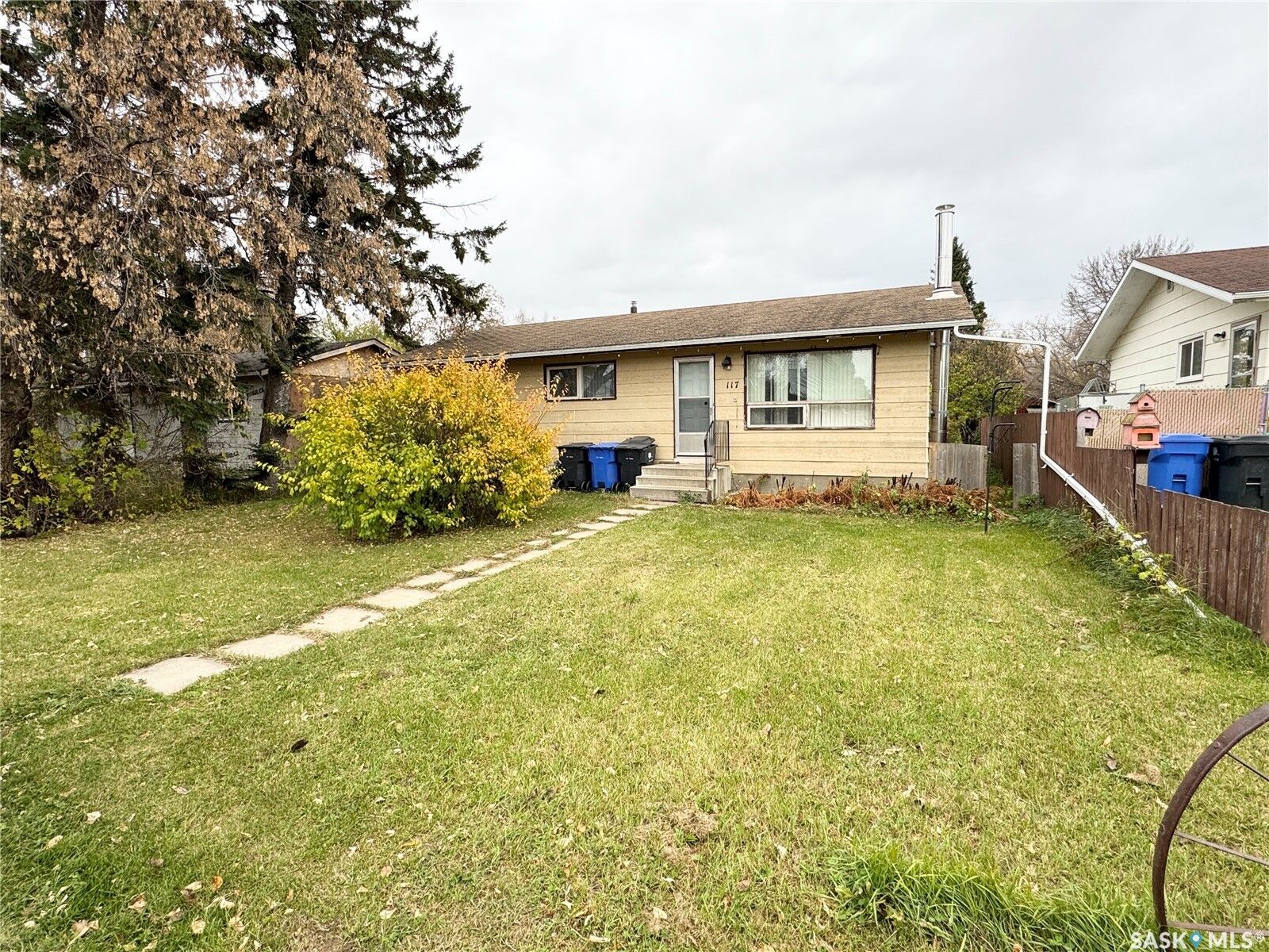 Property Photo:  117 Hudek Avenue W  SK S0J 1A0 