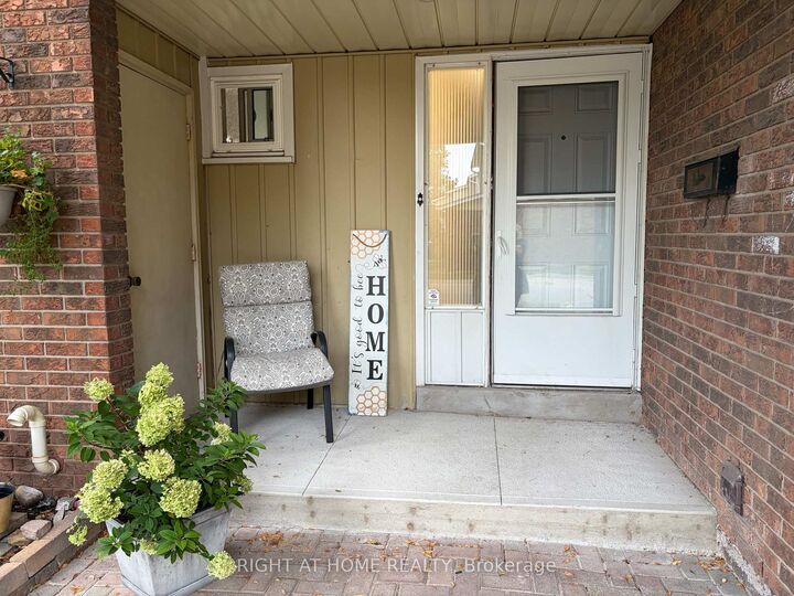 Property Photo:  5021 Pinedale Avenue 5  ON L7L 5J6 