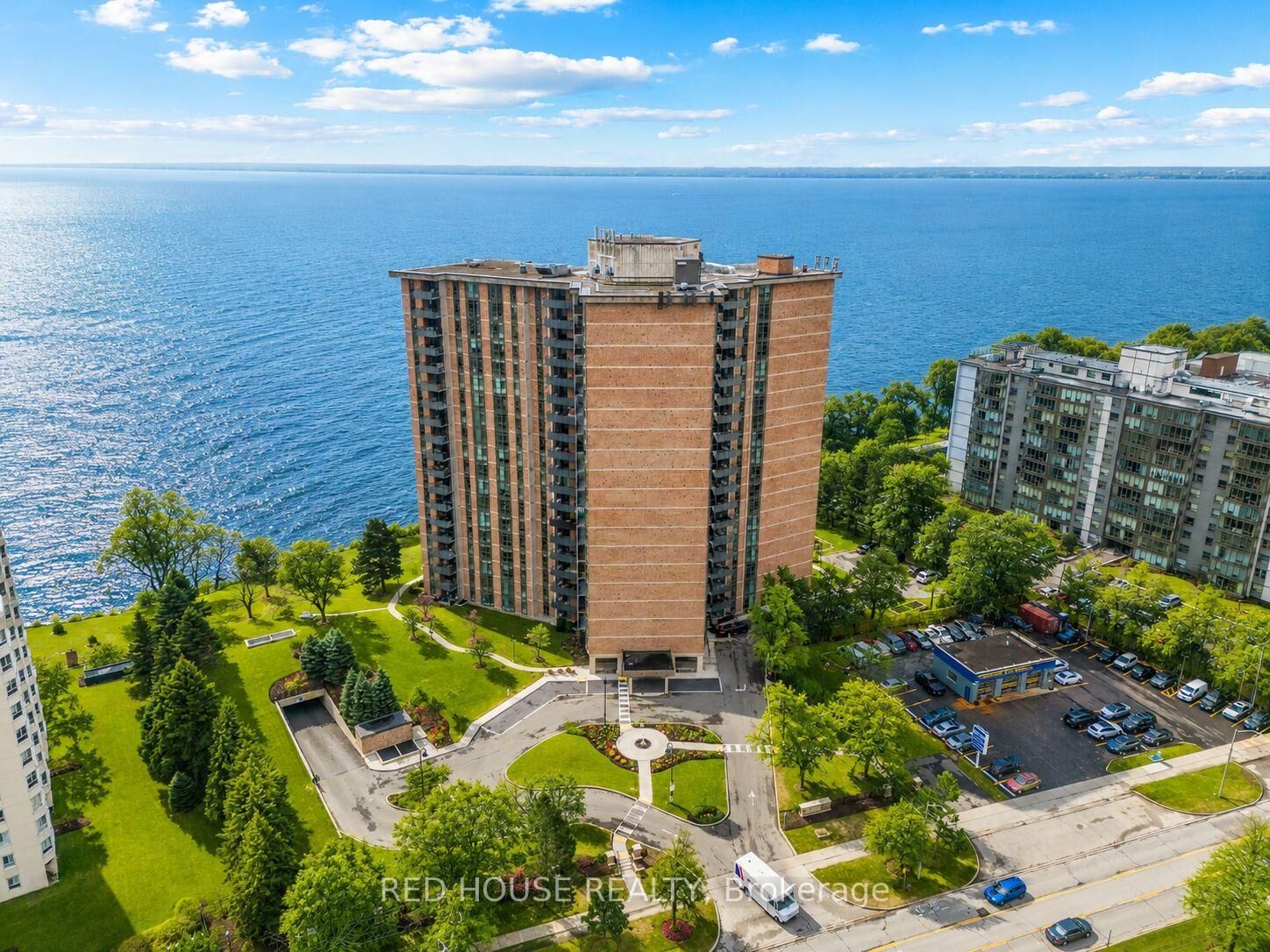 Property Photo:  5250 Lakeshore Road 809  ON L7L 5L2 