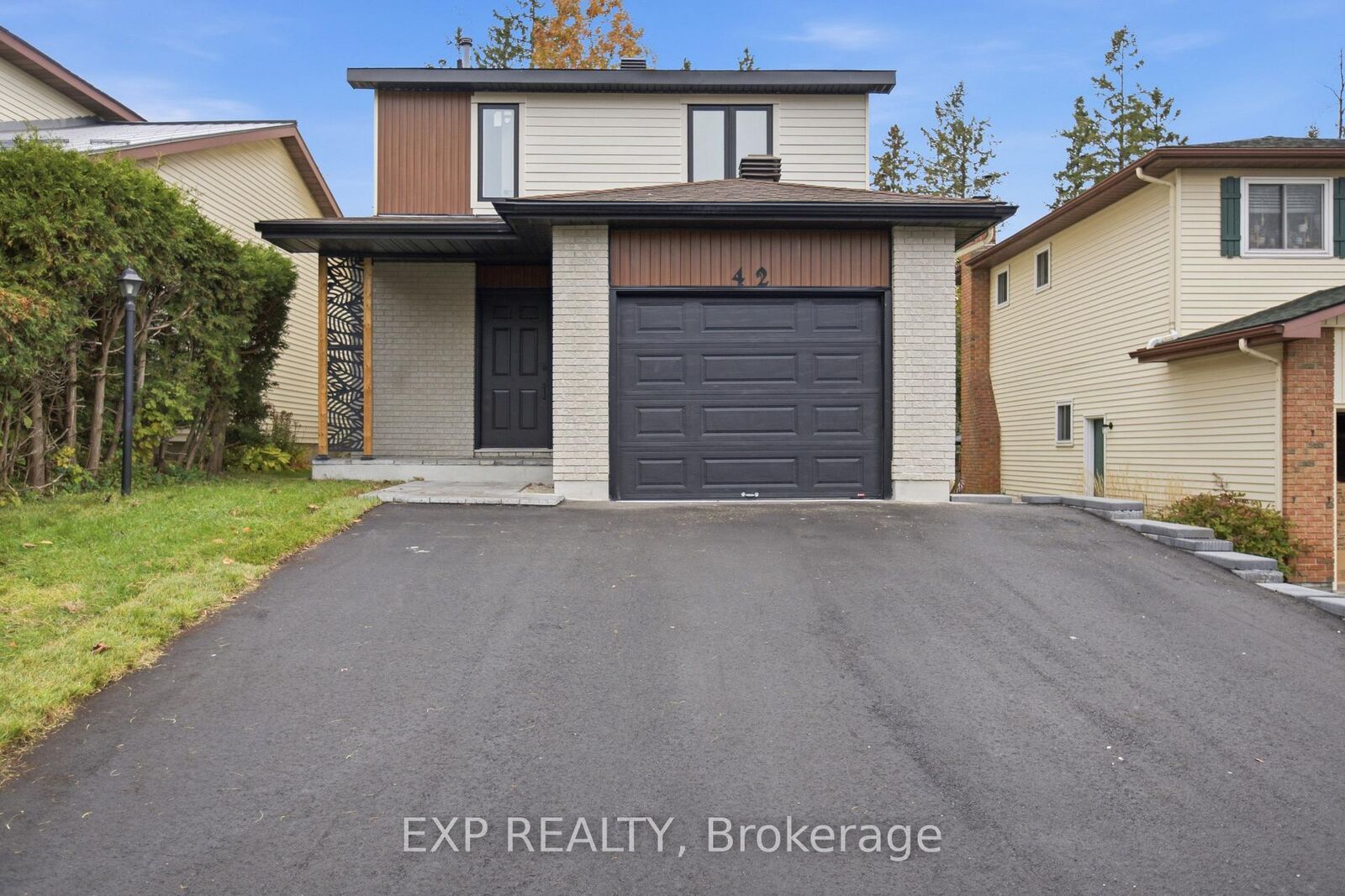 Property Photo:  42 Antler Avenue  ON K2J 2H2 