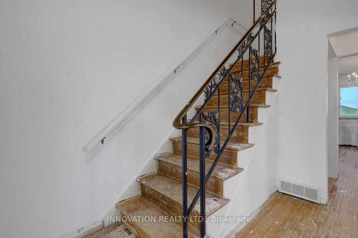 Property Photo:  456 Gladstone Street  ON K0C 2K0 