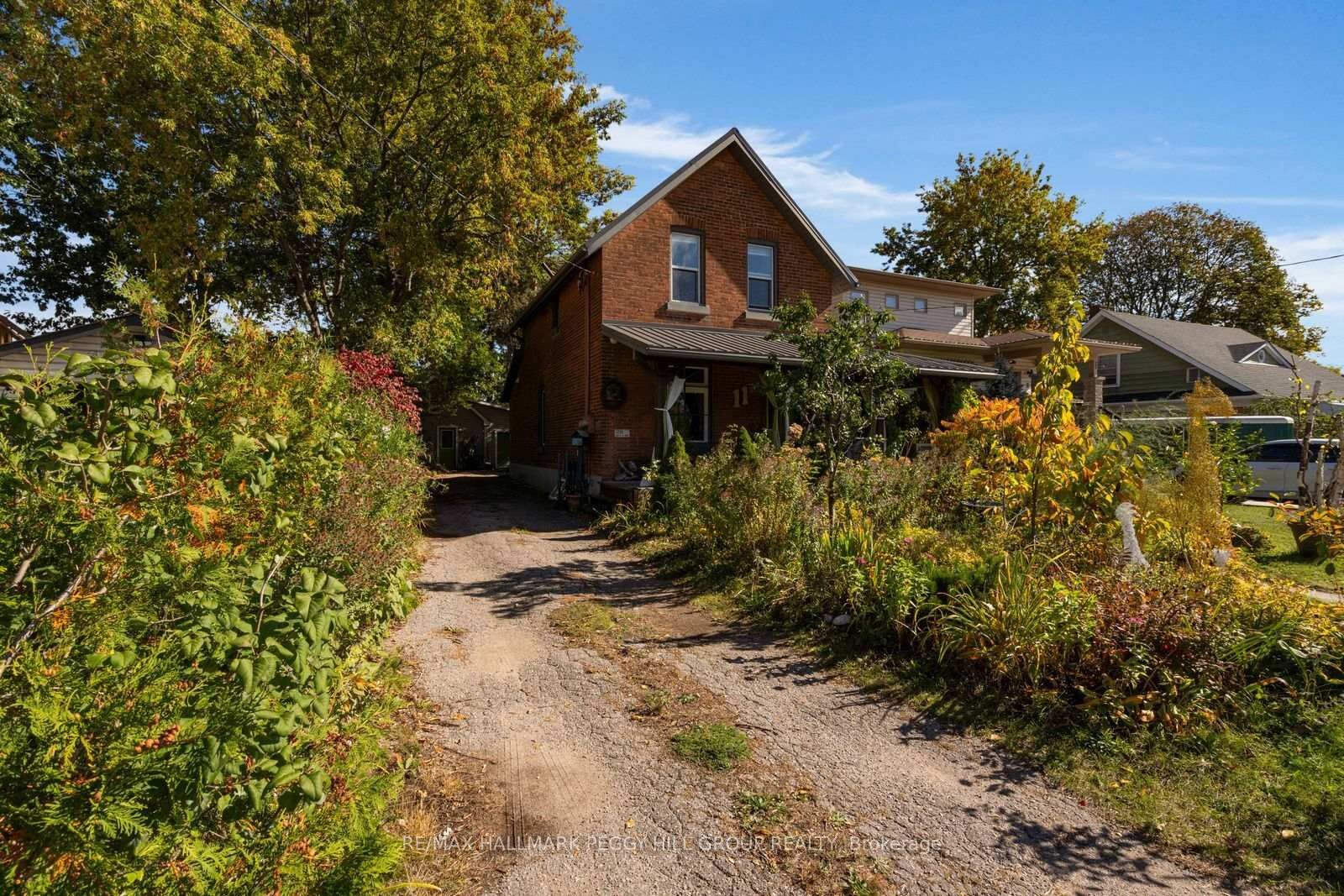 Property Photo:  11 Frances Street N  ON L4N 1Z1 