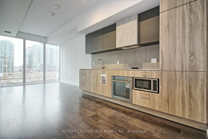 Property Photo:  19 Western Battery Road 712  ON M6K 0E3 