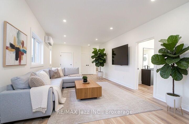 Property Photo:  760 Hoskin Avenue Upper  ON L1H 7R6 