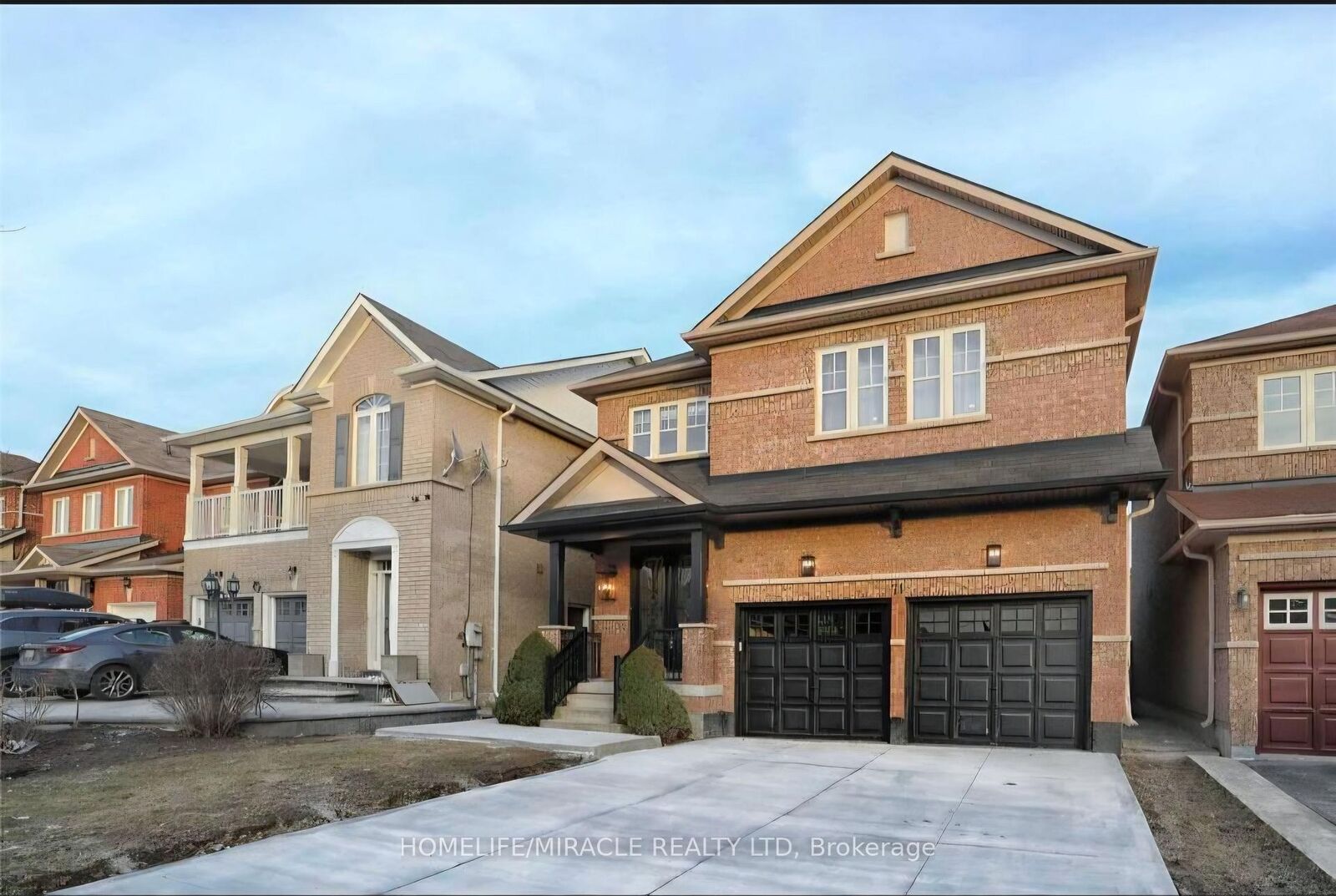 Property Photo:  71 Pantomine Boulevard  ON L6Y 5N4 