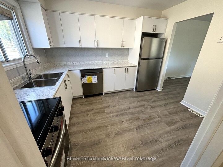 Property Photo:  107 Endicott Terrace Unit A  ON L3C 5S3 