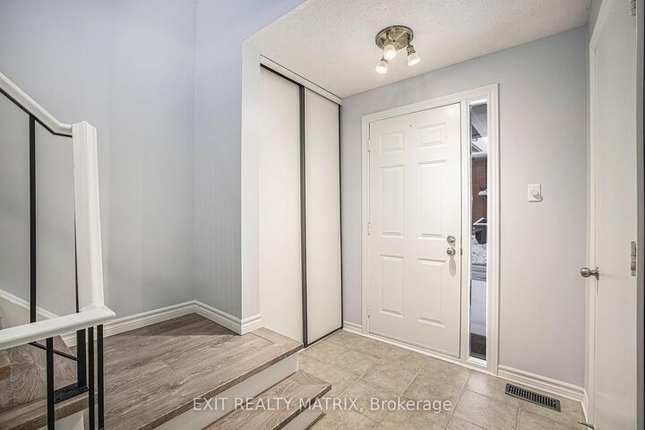 Property Photo: 24 Oakhaven Private ON K1K 4K1