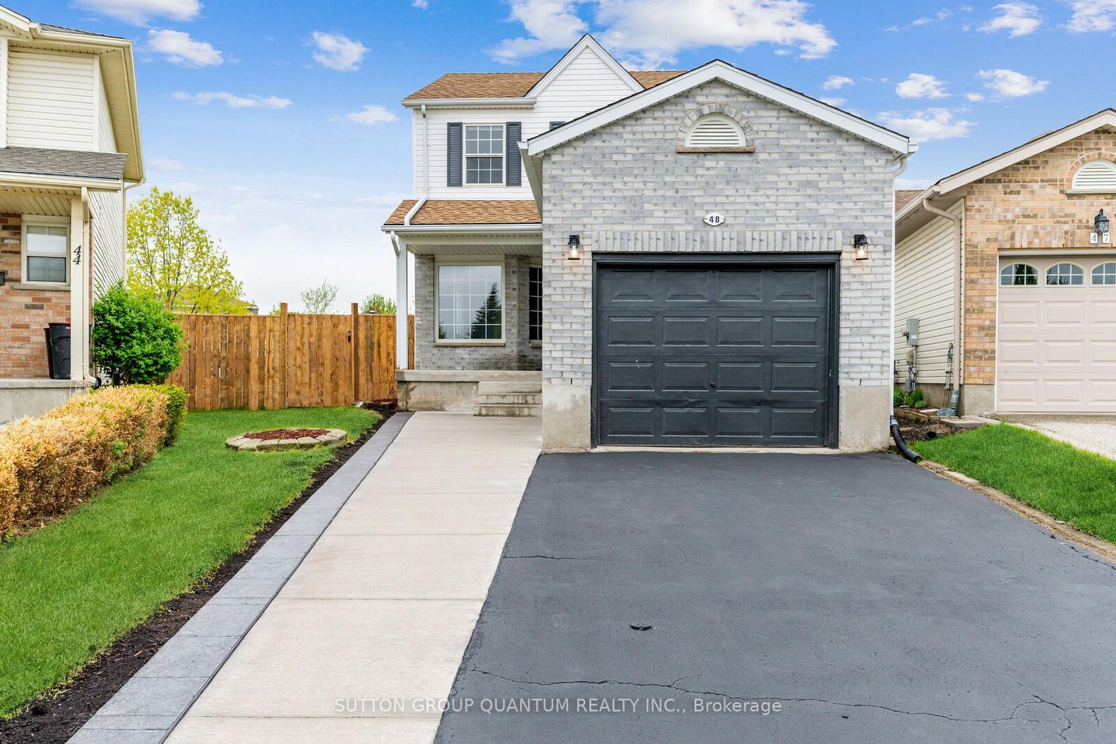 Property Photo:  48 White Sands Court Upper  ON N2E 3S4 