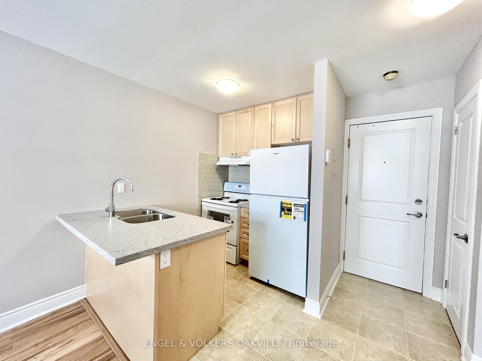 Property Photo:  11 Thirty Third Street 204  ON M8W 3G7 