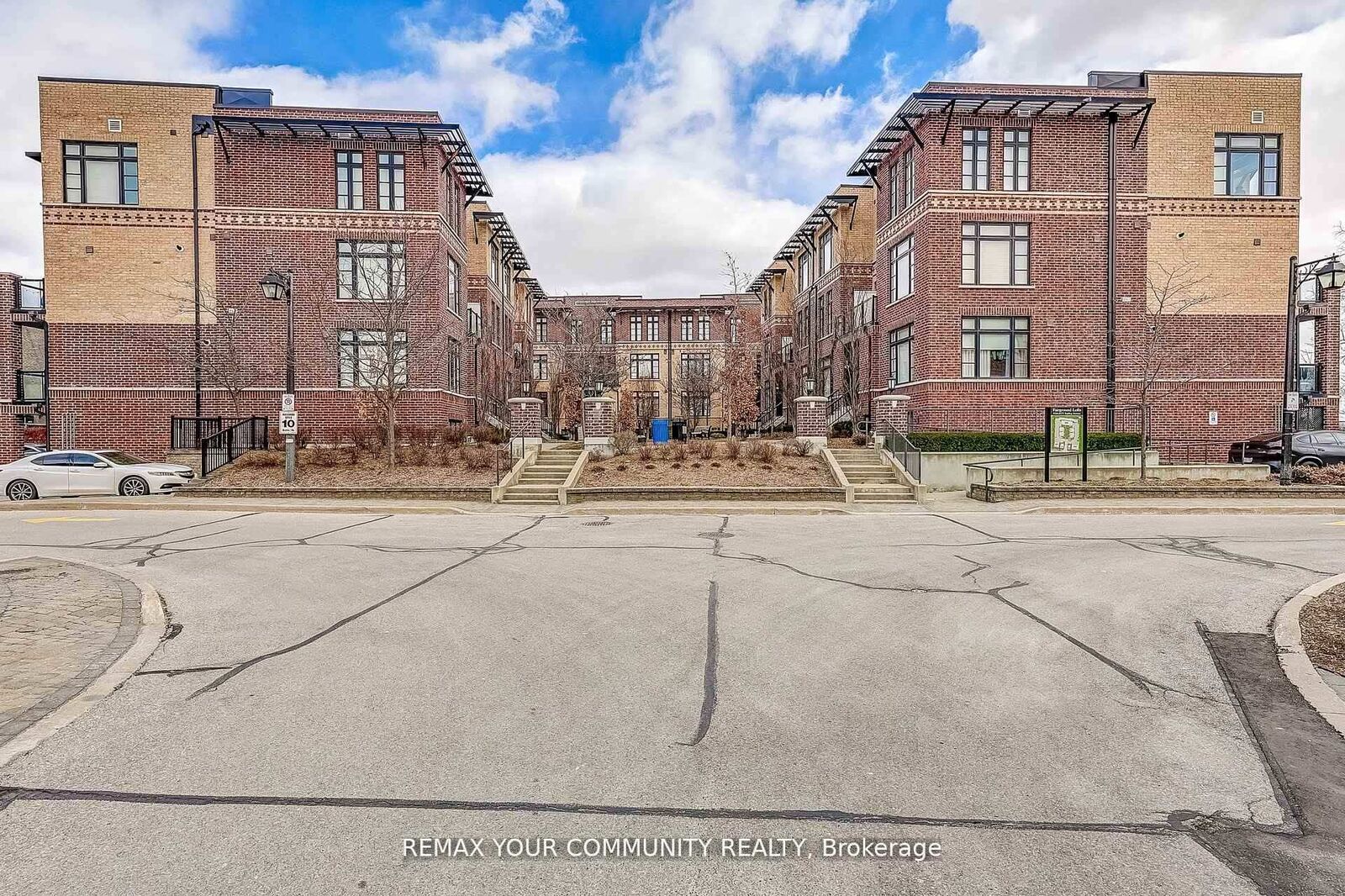 Property Photo:  8169 Kipling Avenue 29  ON L4L 0G4 