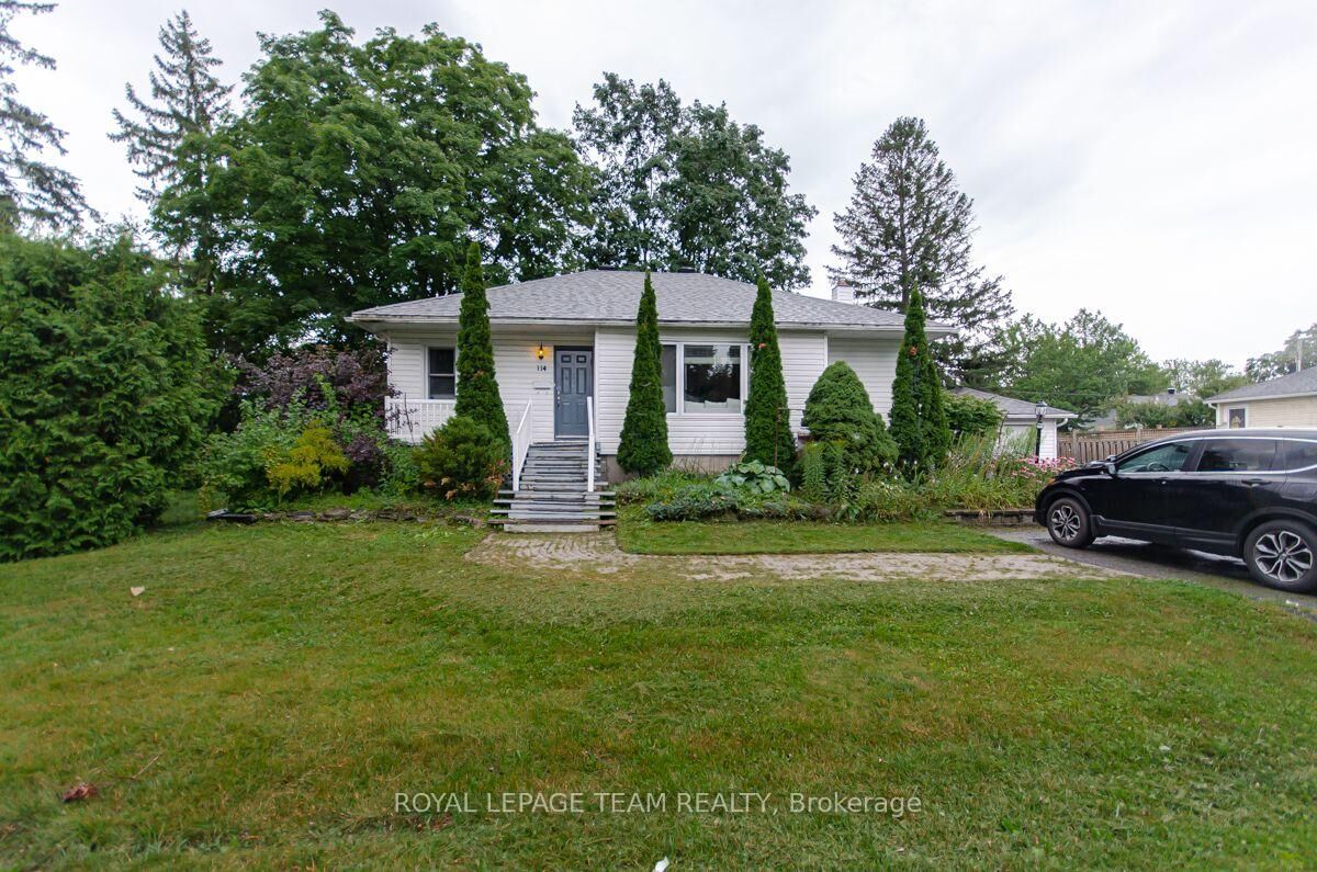 Property Photo: 114 Withrow Avenue ON K2G 2J7