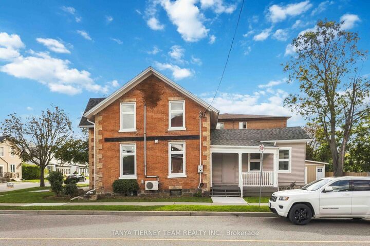 Property Photo:  168 Centre Street S Upper  ON L1H 4A6 