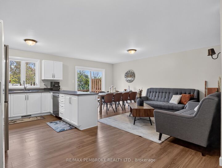 Property Photo:  617 Nelson Street  ON K8A 3P3 