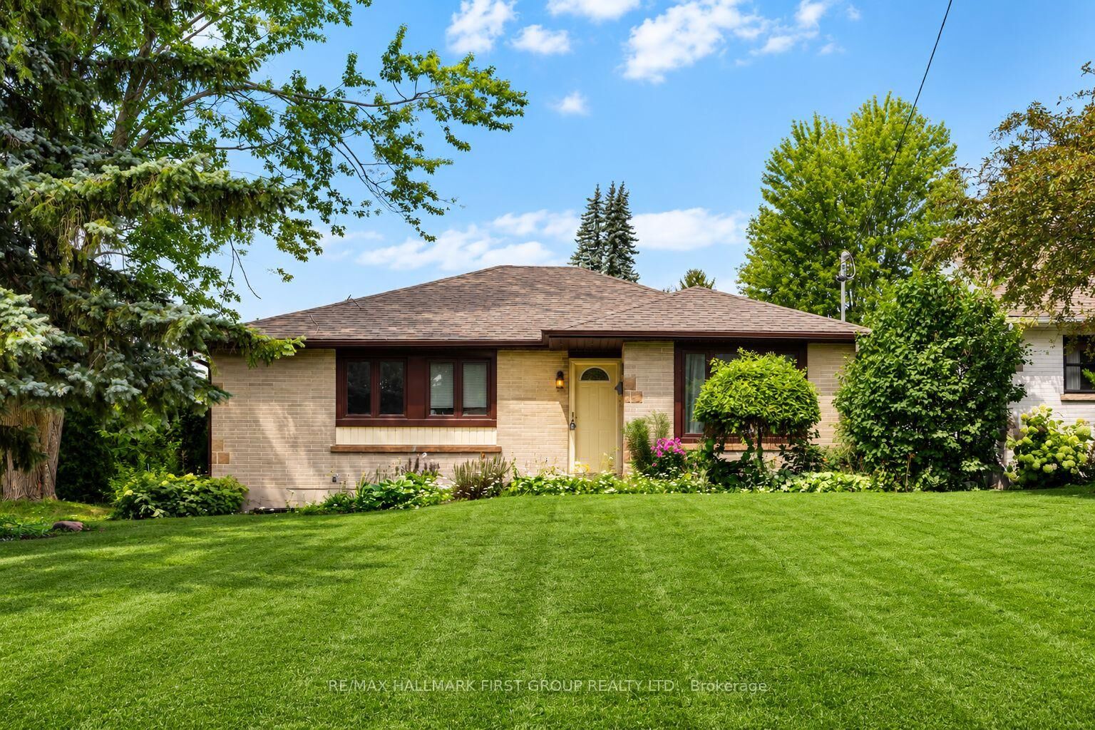 Property Photo: 180 Sherwood Avenue ON L1G 3L8