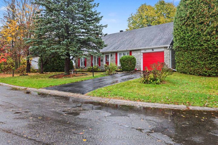 Property Photo:  872 Lawnsberry Drive  ON K1E 1X7 