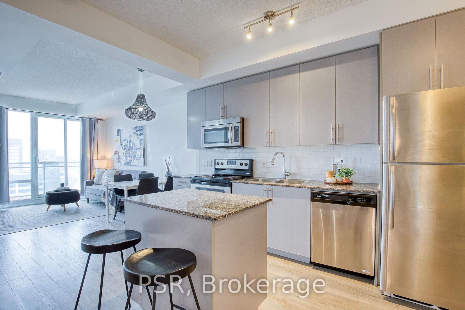 Property Photo:  85 Duke Street W 806  ON N2H 0B7 