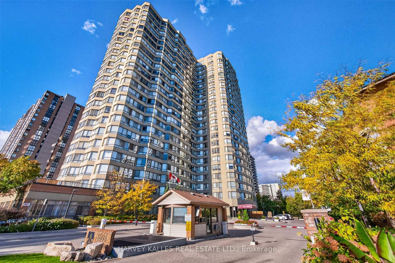Property Photo:  3605 Kariya Drive Ph4  ON L5B 3J4 