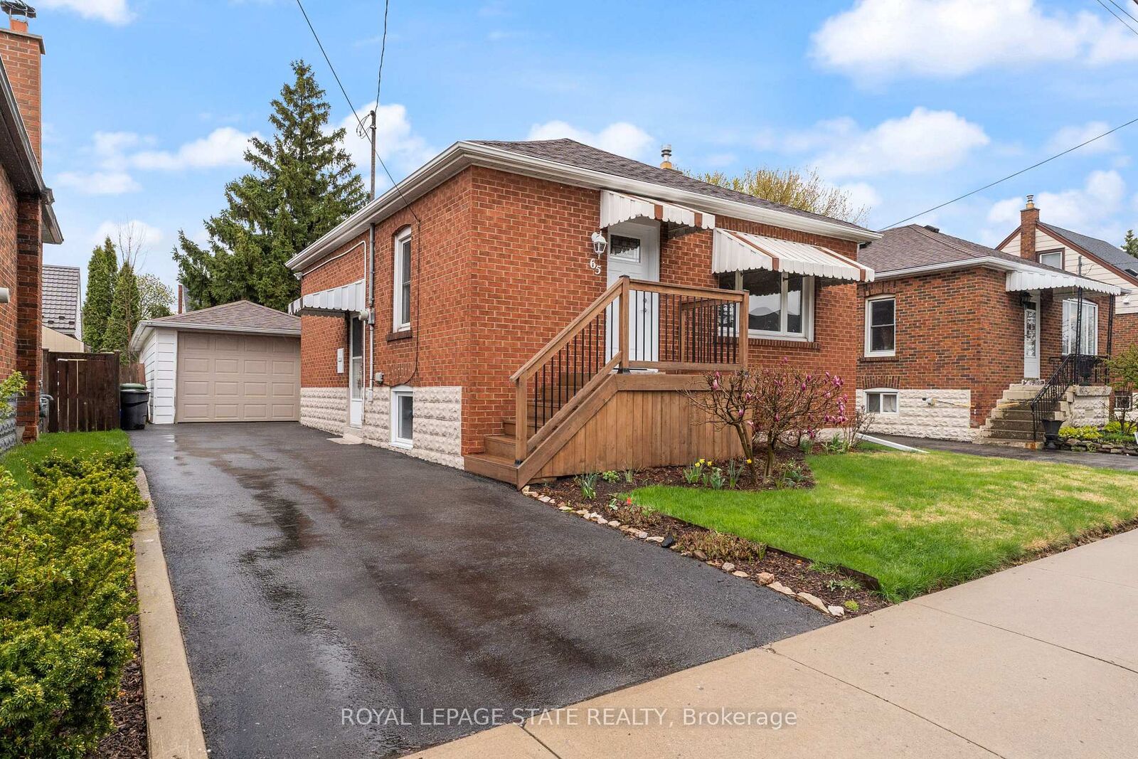 Property Photo:  65 East 11th Street Main Floor  ON L9A 3T3 