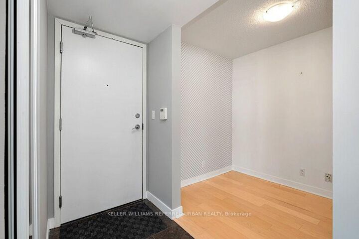 Property Photo:  81 Navy Wharf Court 1812  ON M5V 3S2 