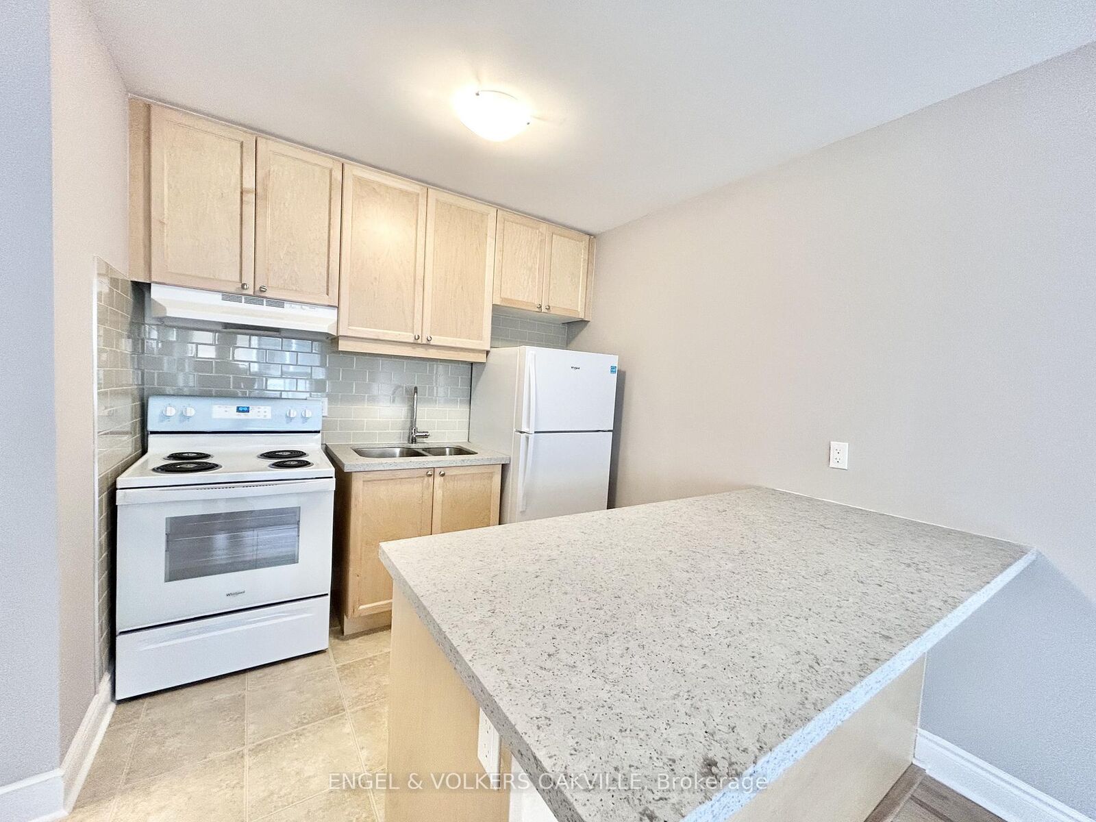 Property Photo:  100 Twenty Fifth Street 4  ON M8V 3P9 