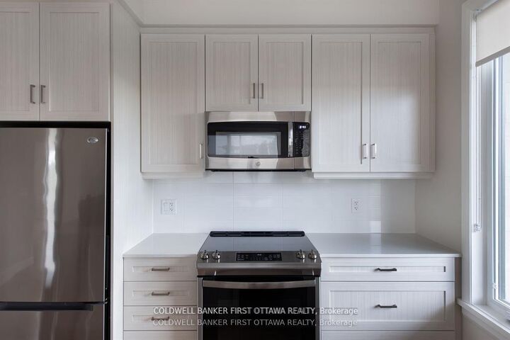 Property Photo:  140 Boundstone Way 304  ON K2T 0M7 