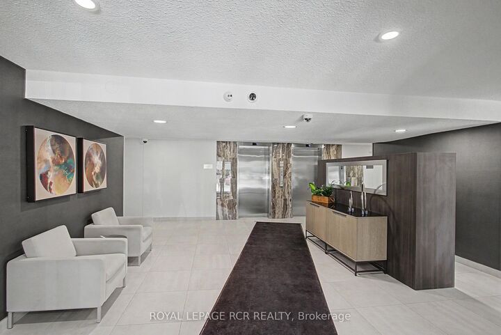 Property Photo:  40 William Roe Boulevard 1011  ON L3Y 5N4 