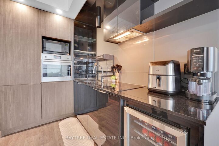 Property Photo:  70 Temperance Street 2610  ON M5H 0B1 