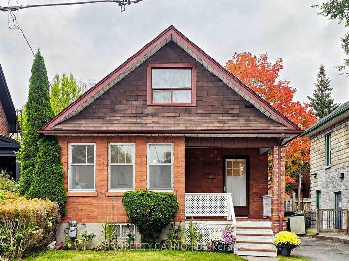 Property Photo:  205 Dearborn Avenue  ON L1G 5Z3 