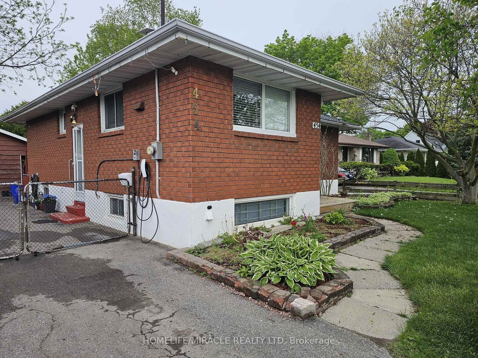 Property Photo: 454 Stevenson Road N Basement ON L1J 5N6