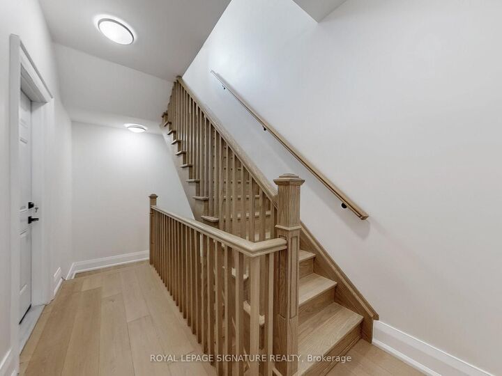 Property Photo:  28 Beaconsfield Avenue 2  ON M6J 3H9 