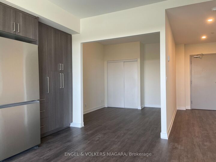 Property Photo:  350 Prince Charles Drive S 528  ON L3C 0L6 