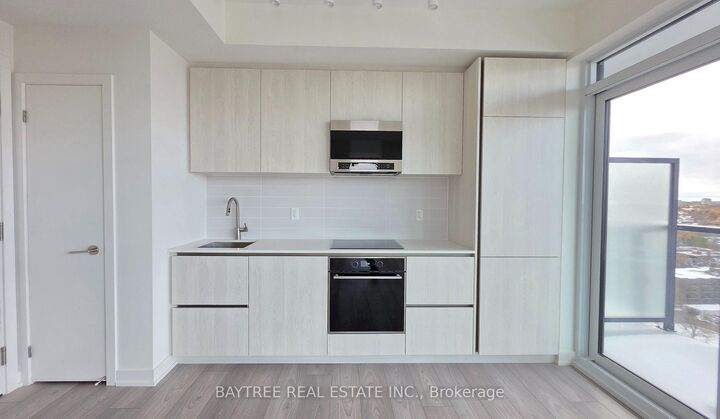 Property Photo: 120 Broadway Avenue 1502 ON M4P 0E9