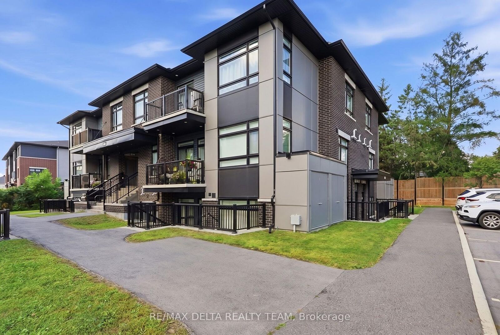 Property Photo:  400 C Rolling Meadow Crescent C  ON K1W 0S1 