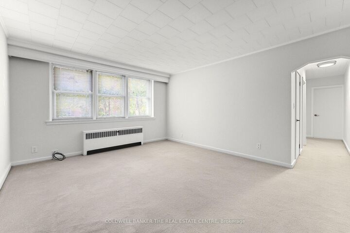 Property Photo:  4 Robinson Street 9  ON L8P 1Y5 