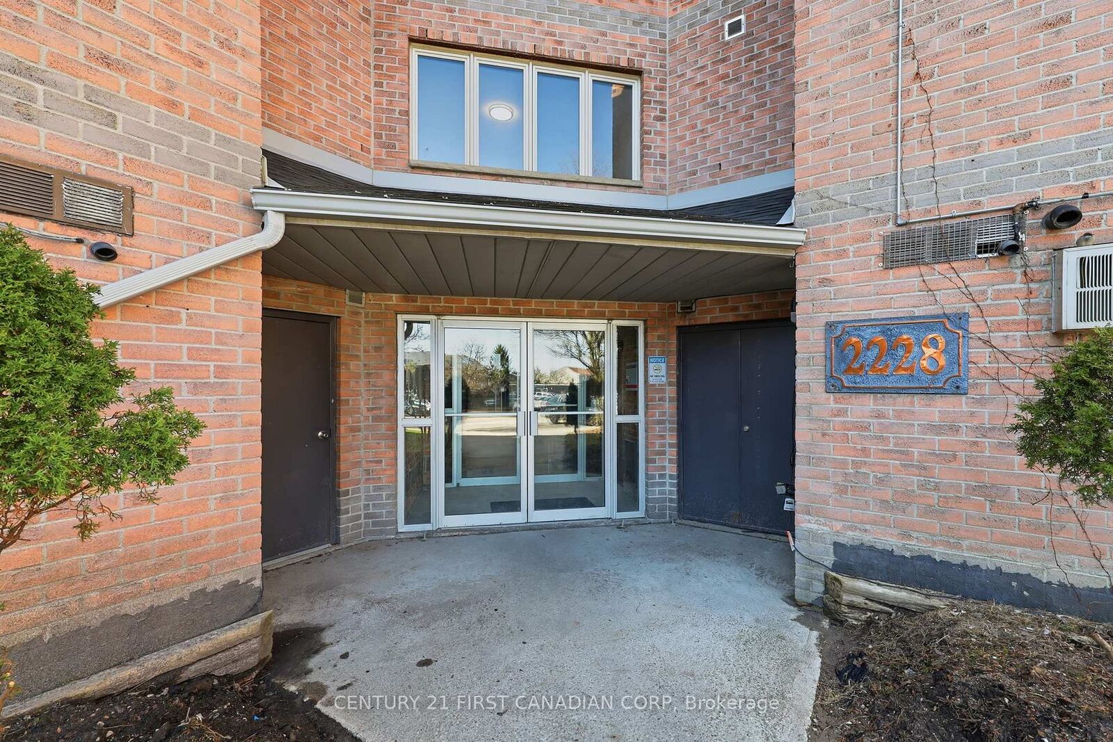 Property Photo:  2228 Trafalgar Street 201  ON N5V 4J8 