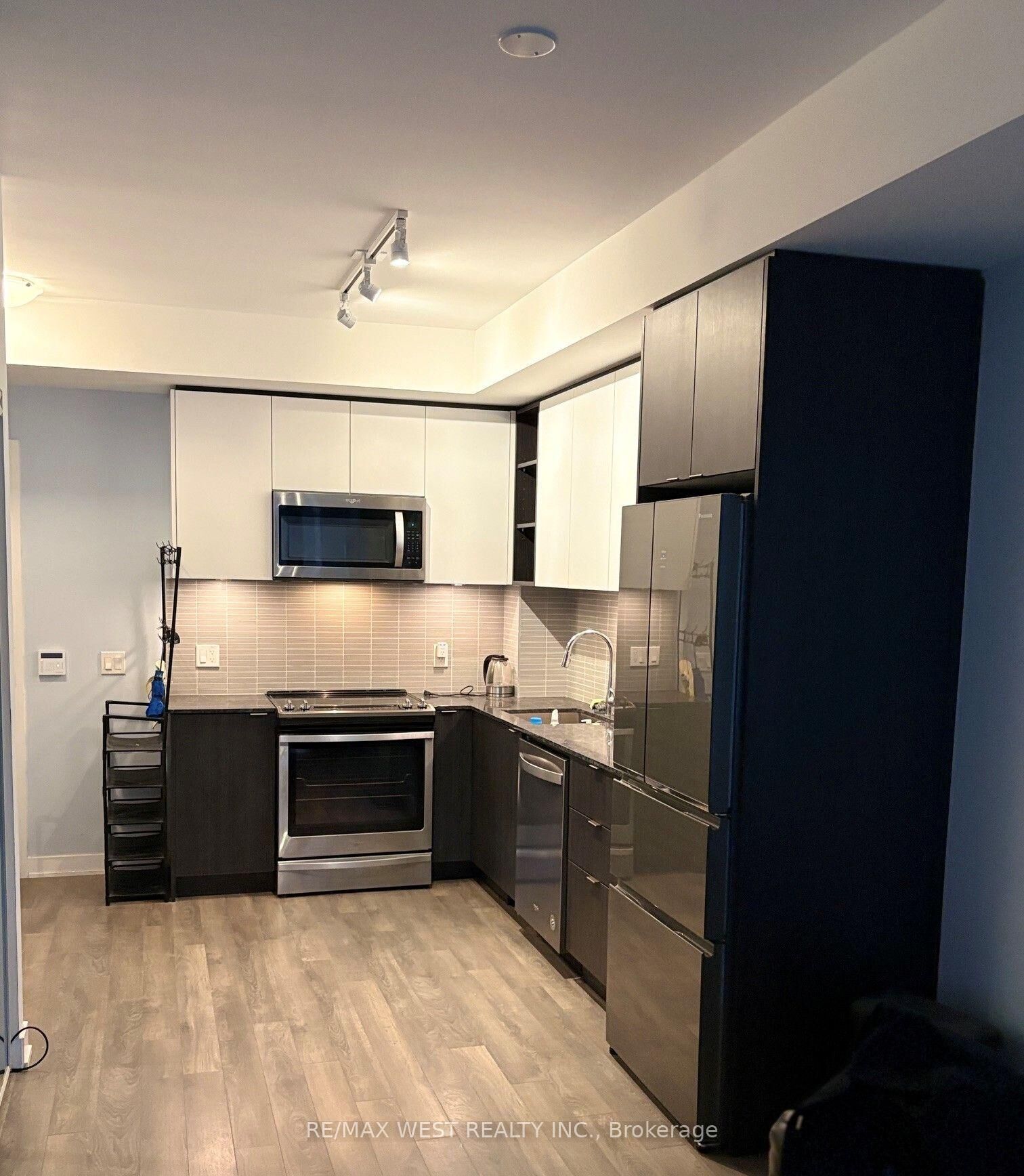 Property Photo:  100 Eagle Rock Way 418  ON L6A 5B9 