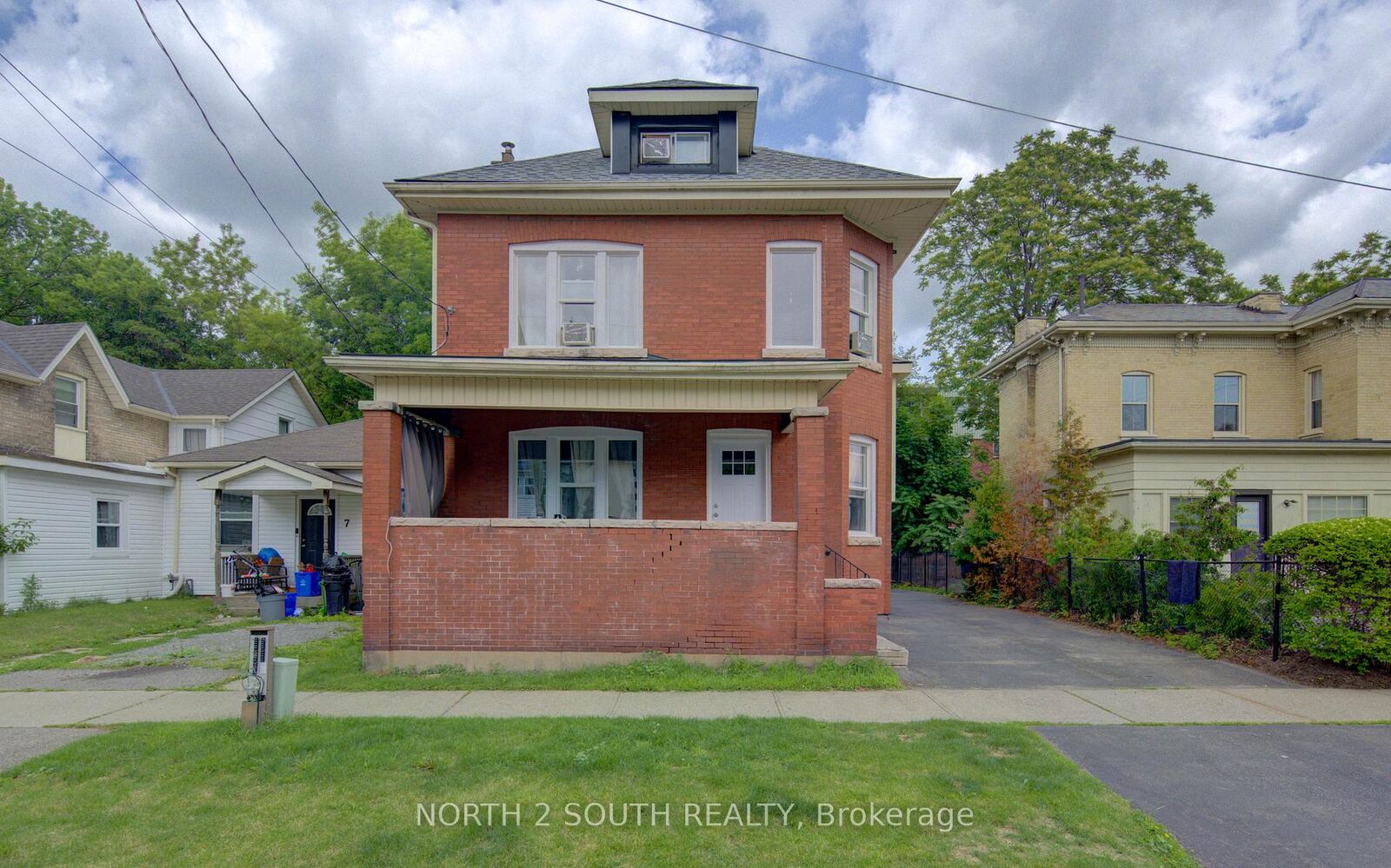 Property Photo: 5 Fleet Street ON N3T 3S8