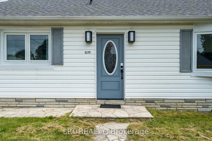 Property Photo:  1079 Deta Road  ON L5E 2R6 
