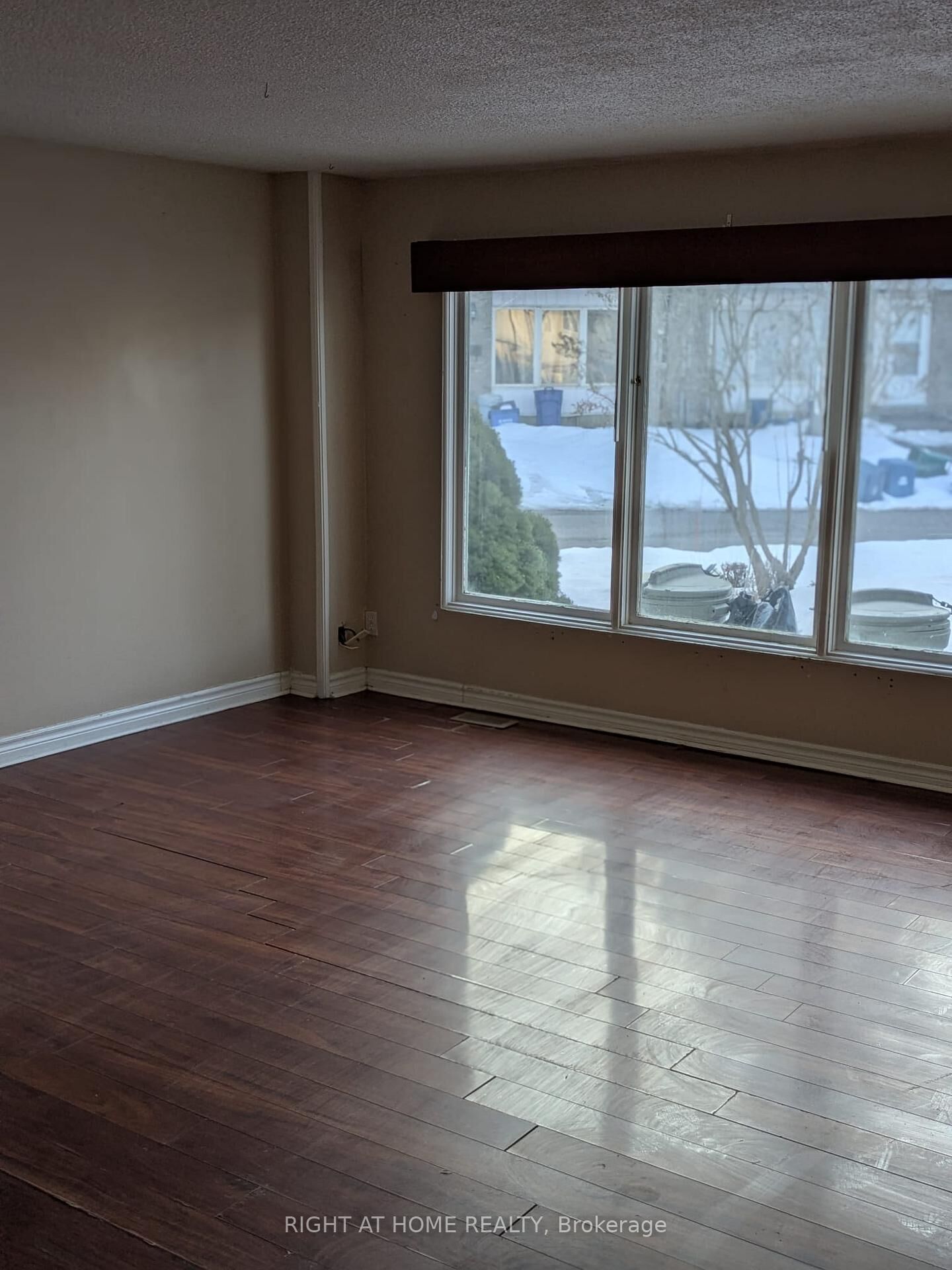Property Photo:  529 Parkview Crescent 12  ON N3H 4Z9 