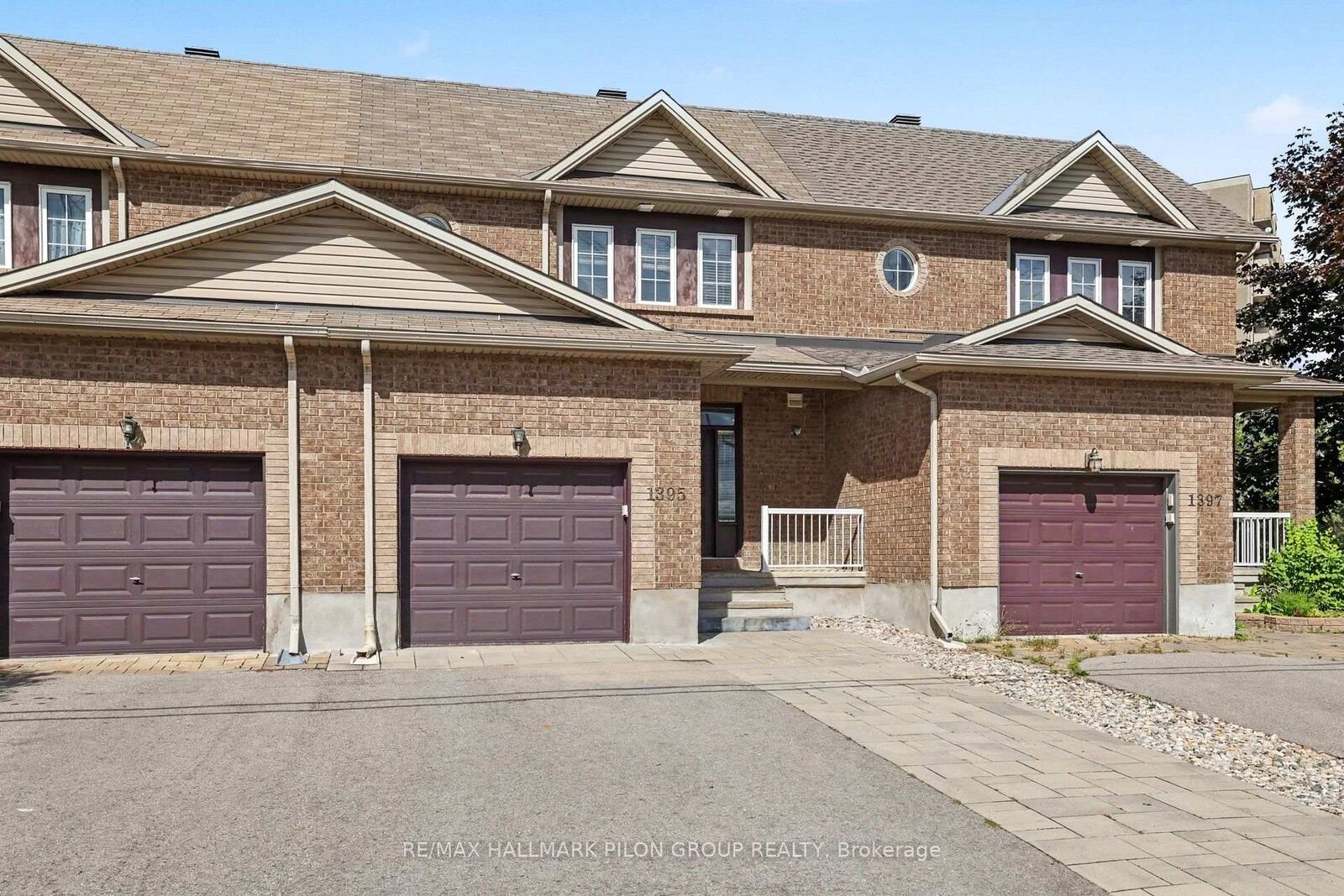 Property Photo:  1395 Kitchener Avenue  ON K1V 2A3 